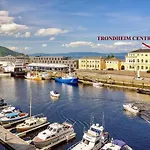 Апартаменты Riverside - Parking - 1 Min To Station Тронхейм
