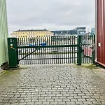 Riverside - Parking - 1 Min To Station
