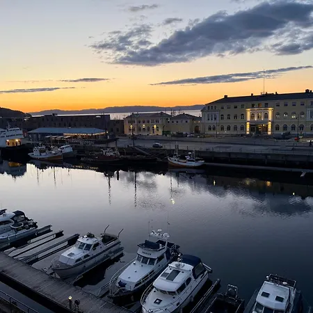 Central-Trondheim Riverside Studio-Apartment *
