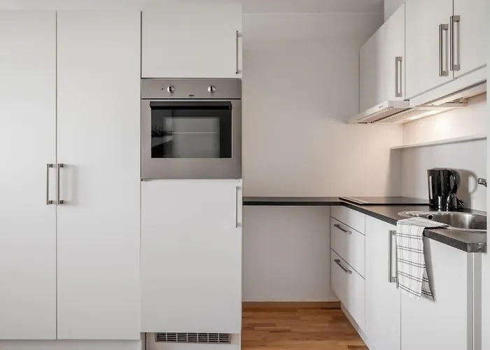 Riverside - Parking - 1 Min To Station Apartment *