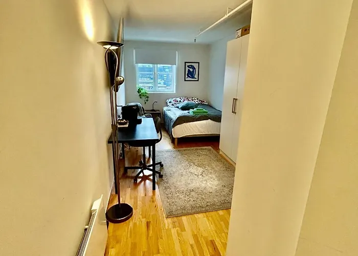 Riverside - Parking - 1 Min To Station Apartment